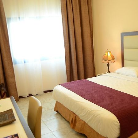 Arcadia Hotel Suites Шарджа Екстериор снимка
