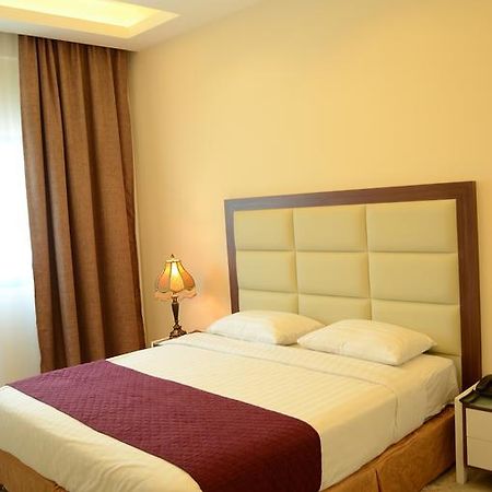 Arcadia Hotel Suites Шарджа Екстериор снимка