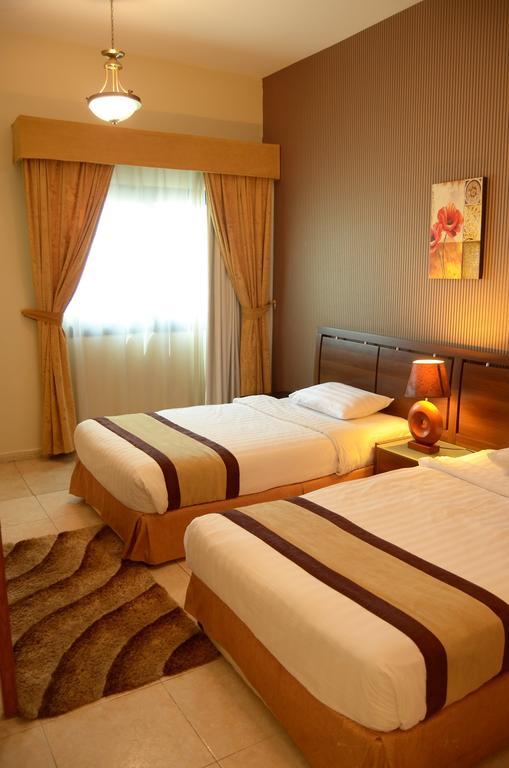 Arcadia Hotel Suites Шарджа Екстериор снимка