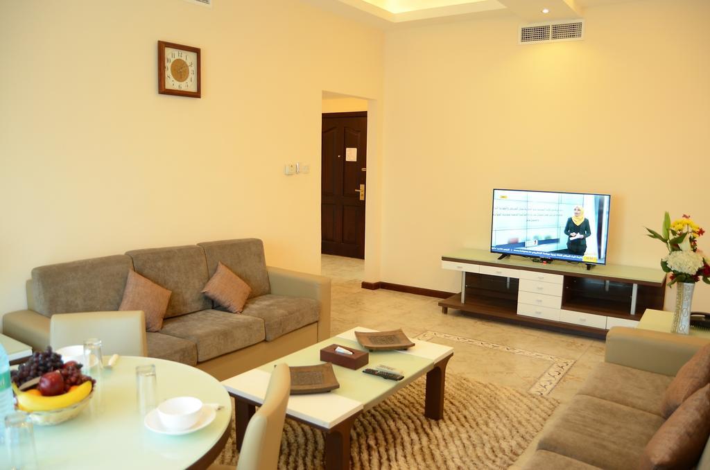 Arcadia Hotel Suites Шарджа Екстериор снимка