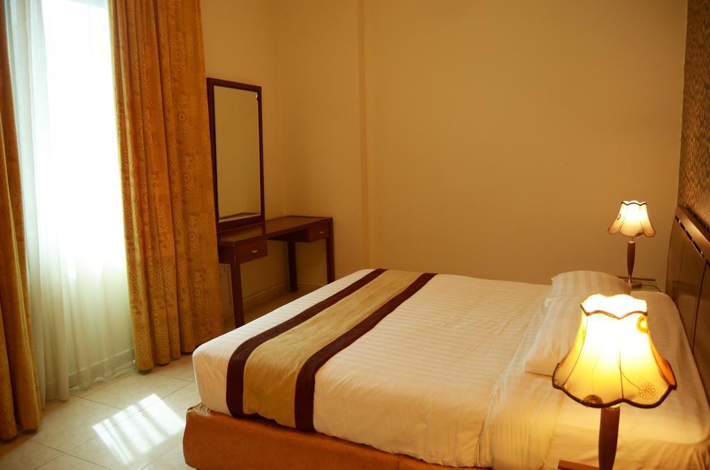 Arcadia Hotel Suites Шарджа Екстериор снимка