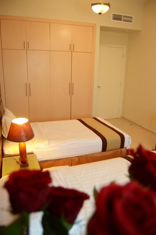 Arcadia Hotel Suites Шарджа Екстериор снимка