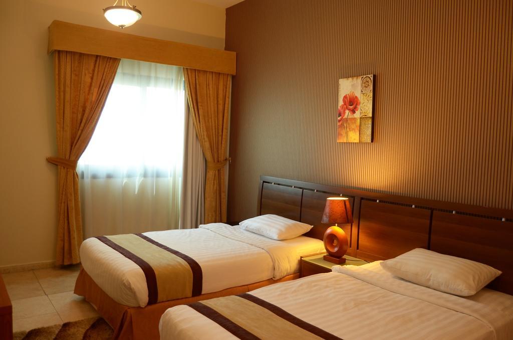 Arcadia Hotel Suites Шарджа Екстериор снимка