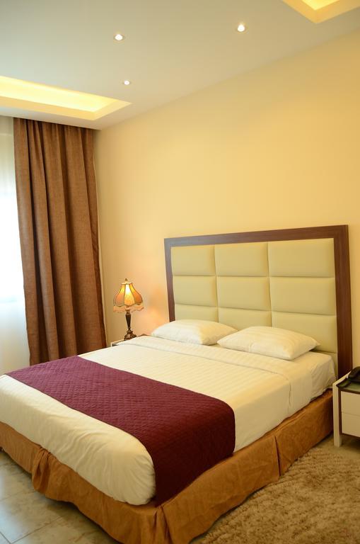 Arcadia Hotel Suites Шарджа Екстериор снимка