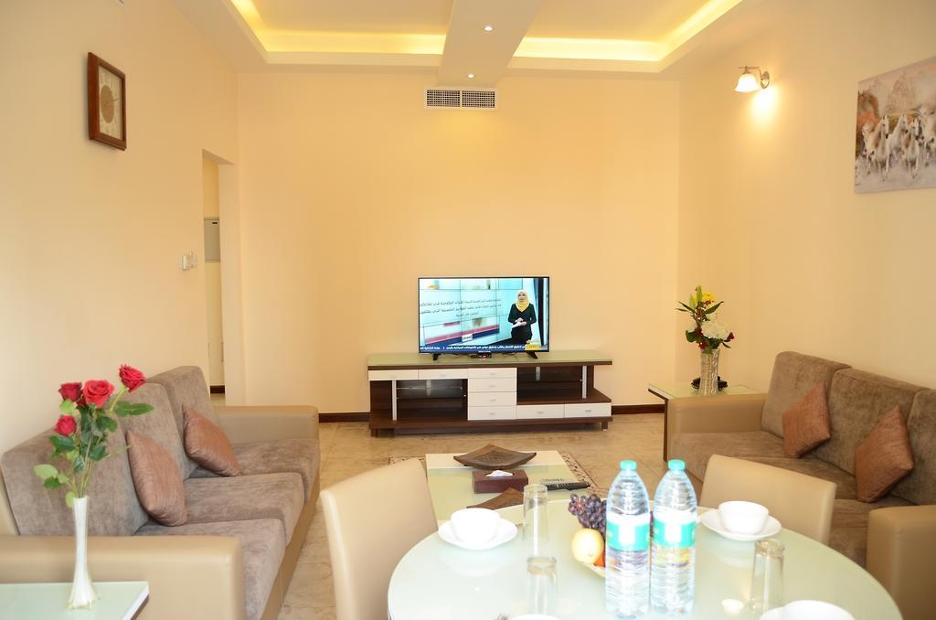 Arcadia Hotel Suites Шарджа Екстериор снимка